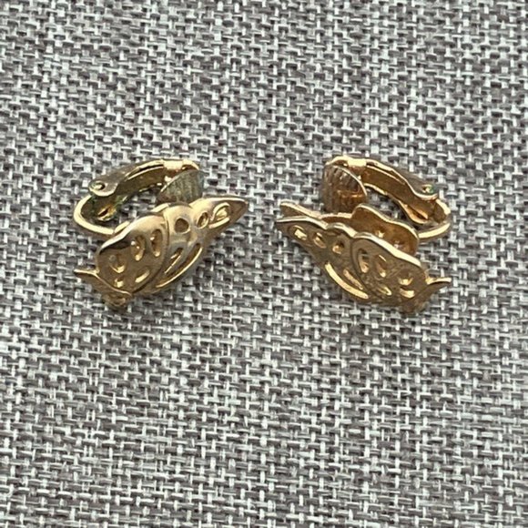 Avon Clip On Earrings Butterfly In Flight Profile Gold Shiny Retro Soft Girl - Picture 4 of 6